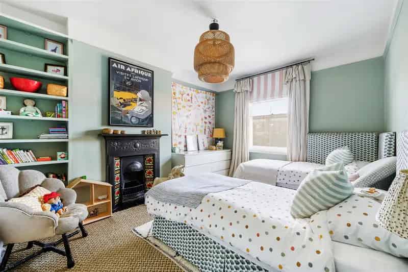 4 Bedroom End of Terrace House to Rent Near Acton Main Line