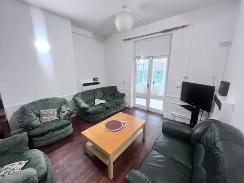 Double Room En Suite in Spacious House Share