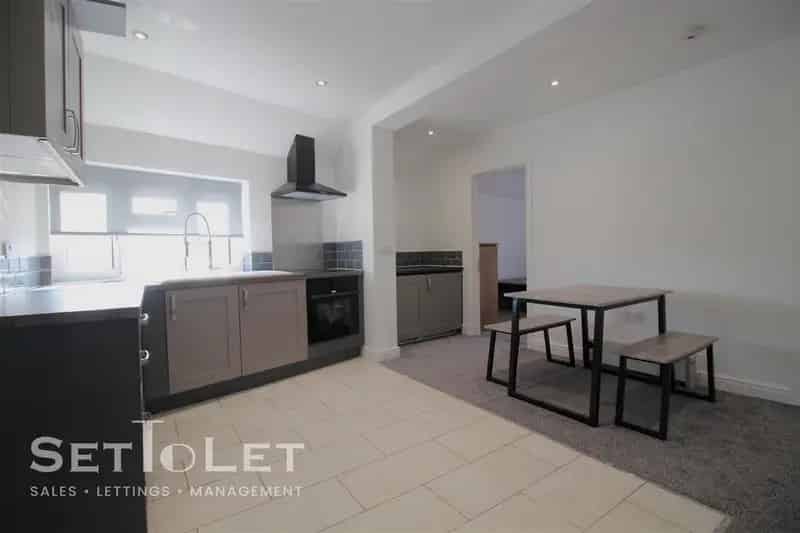 3 bedroom flat to rent