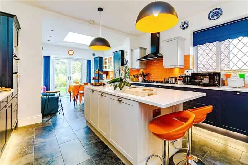 3000+ sq ft Family Home Near Sanderstead Pond
