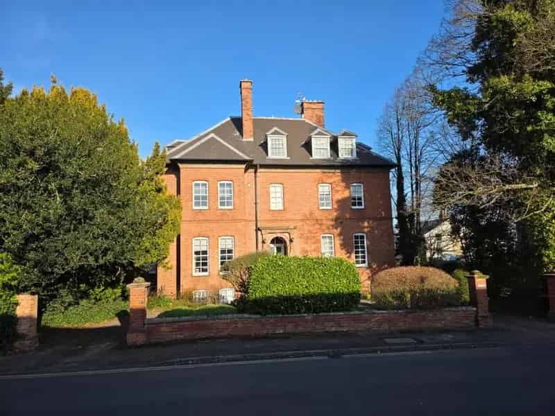 1 Bedroom Apartment for Sale in Cheltenham - No Onward Chain