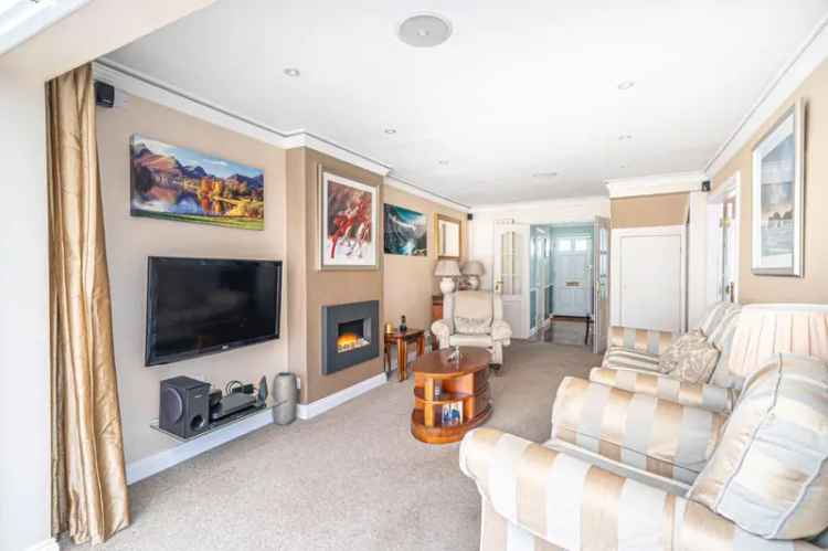 4 Bedroom Detached House for Sale in Oakley Near Basingstoke