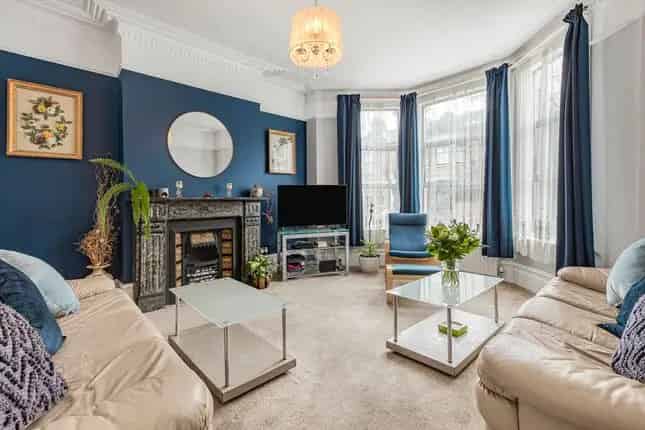 Terraced House for Sale in Clapton London E5