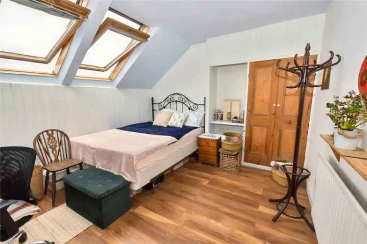 House For Sale in Leeds, England