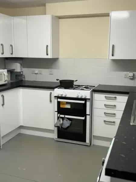 Large 2 Bed House Near East London Stansted Airport