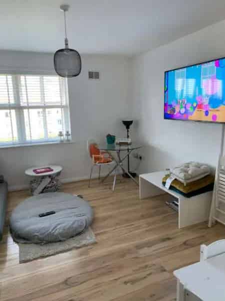 Stunning 2 Bedroom Flat with River Thames View in Imperial Wharf Fulham