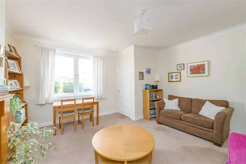 3 Bed Semi-Detached House in Quiet Cul-de-Sac