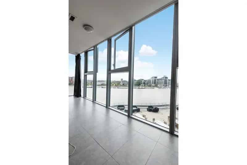 Spacious 2-Bedroom River View Apartment near Clapham Junction