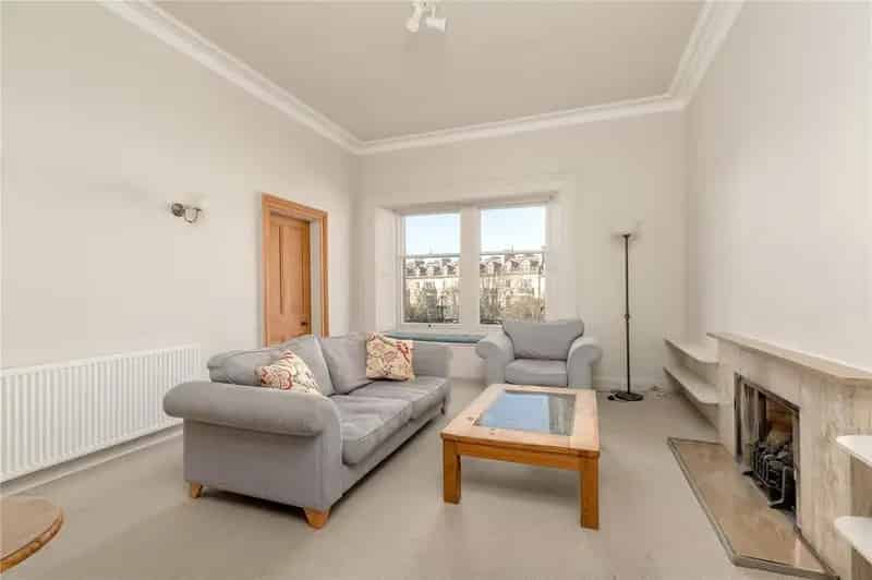 2 Bedroom Apartment for Sale in Edinburgh West End