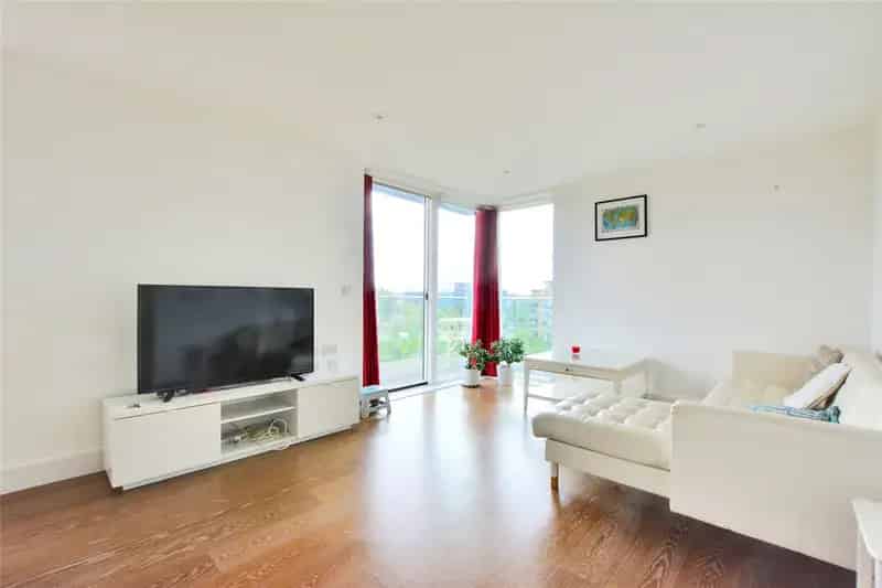 2 Bedroom Flat Westcombe Park Parking Furnished Available Now