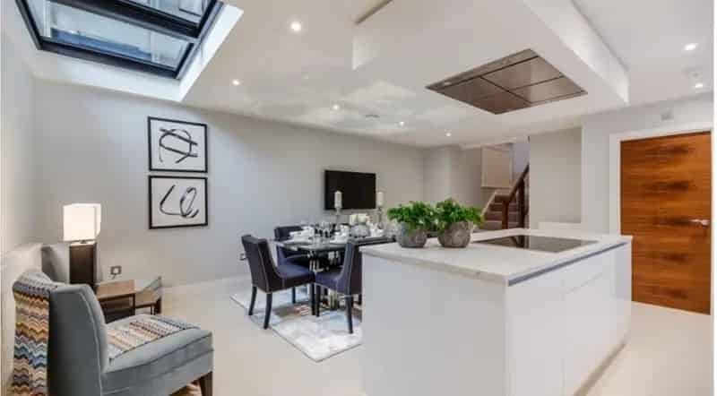 2 Bedroom Luxury Apartment Riverside Location