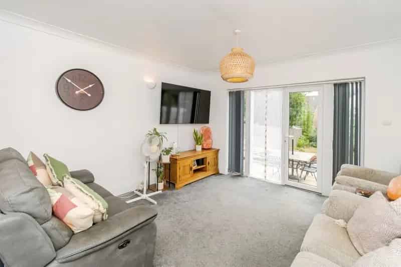 3 Bed Bungalow Modern Kitchen En Suite Garden Southampton