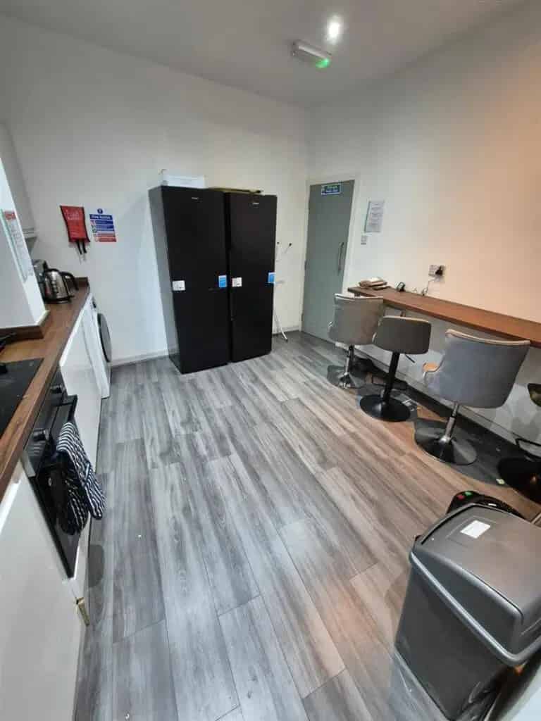 5 Bed House Share Near Moses Gate Station - En-suite Rooms