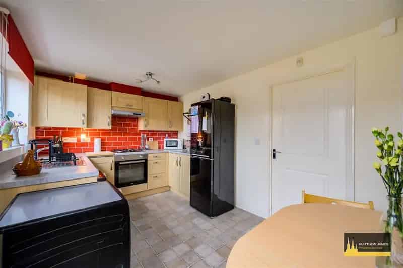 3 Bedroom End Terrace House to Rent