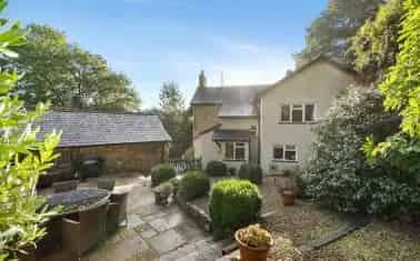Charming 4-Bedroom Cottage in Feniton with Landscaped Gardens and Double Garage