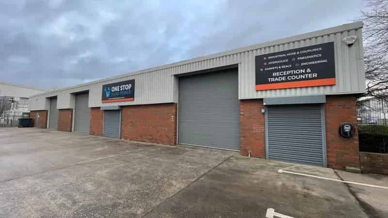 Industrial Unit with High Eaves and Mezzanine Storage