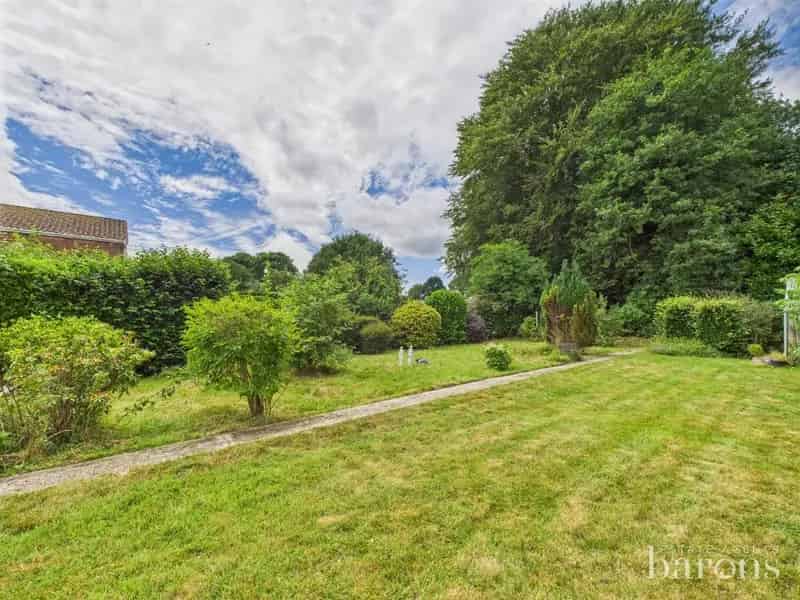 3 Bed Detached Bungalow for Sale in Oakley