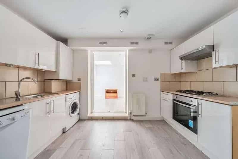 3 Bed Flat for Sale in Clapham
