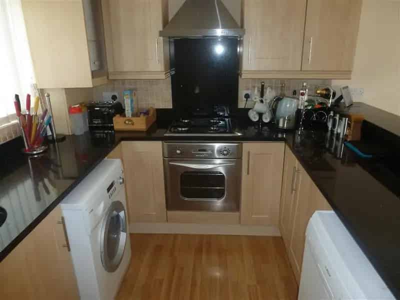 3 Bed Semi-Detached House with Garage and Zero Deposit Guarantee