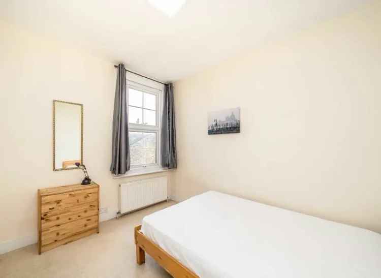 One Bedroom First Floor Apartment Near West Ealing Station