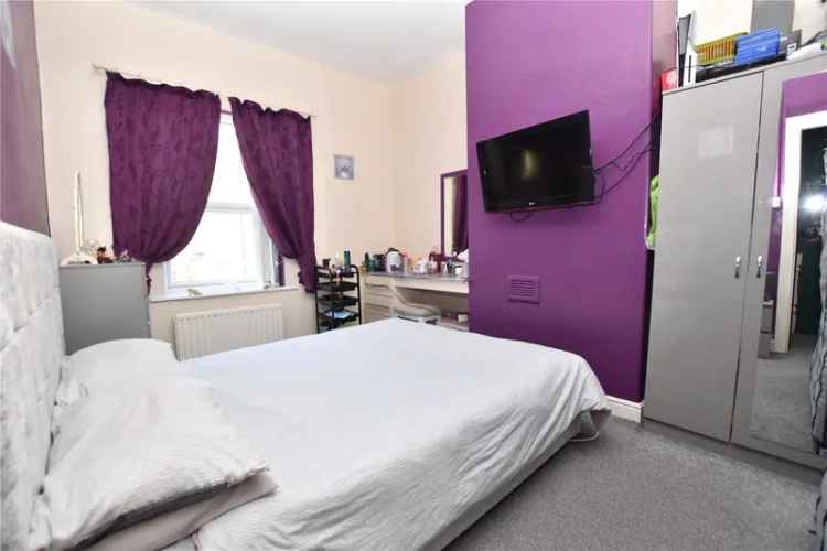 House For Sale in Leeds, England