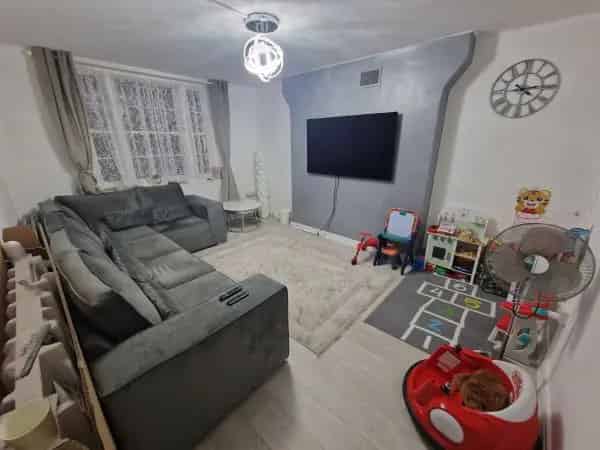 Holborn 1-Bed Flat Right to Buy Near Great Ormond Street Hospital