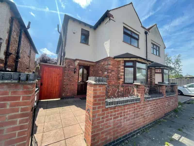 3 Bedroom Semi-Detached House to Rent