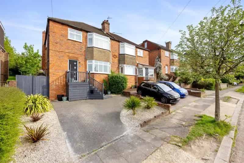 3 Bedroom Semi-Detached House South Downs Views