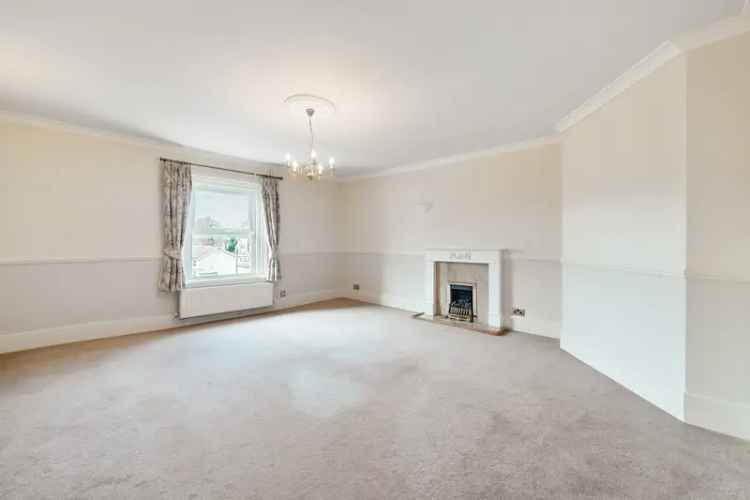 Spacious 3-Bedroom Duplex Apartment Cheltenham