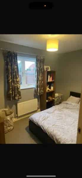 2 Bed Ground Floor Bungalow Flat with Private Garden and Parking