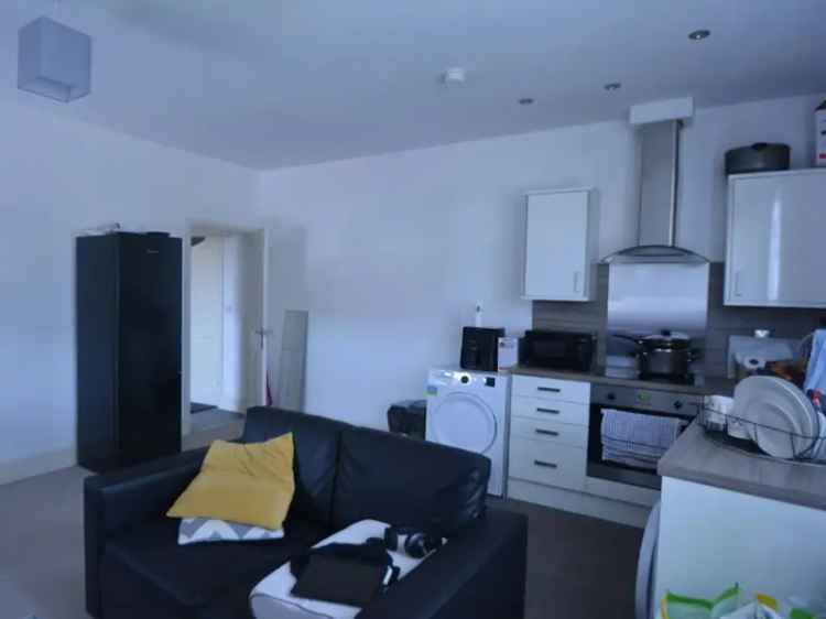 One Bed First Floor Flat Near Shops Allocated Parking EPC B