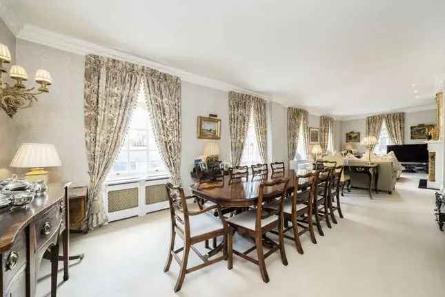 Flat for sale in Park Street, London W1K