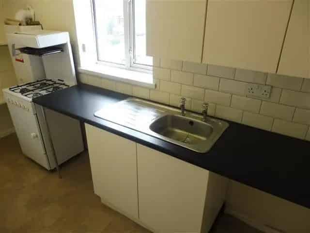Stourbridge Road Flat Unfurnished Double Bedroom Close Amenities