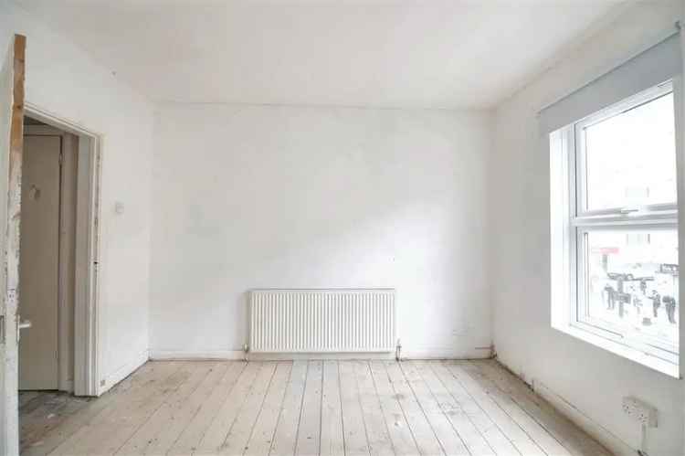 Freehold Mid Terrace House Near Canary Wharf