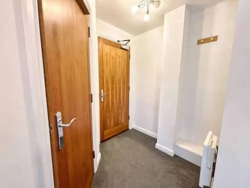 1 Bed Flat for Sale Broadlands No Onward Chain Parking