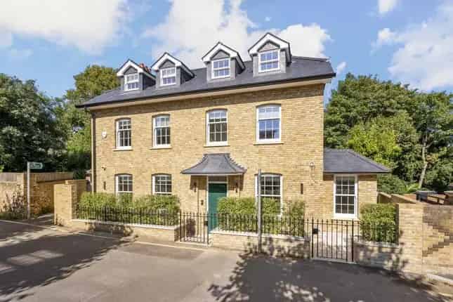 5 Bedroom Detached House for Sale in Wimbledon Village SW19