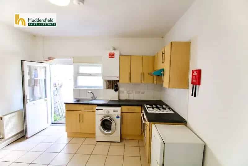 1 Bedroom Apartment House to Rent