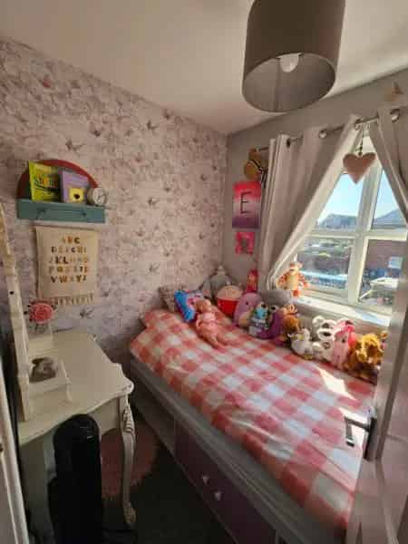 3 Bed House 2 Double 1 Single Bedroom New Flooring Bathroom Update
