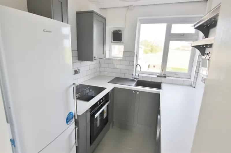 2 Bedroom Flat To Let Dronfield Available Now
