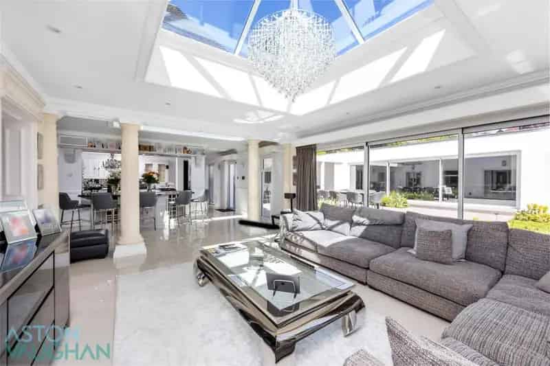 6 Bedroom Detached House for Sale High Tech Luxury Home