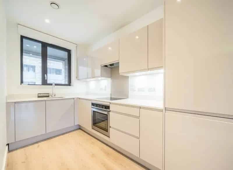 Bright 1 Bedroom Apartment with Winter Garden