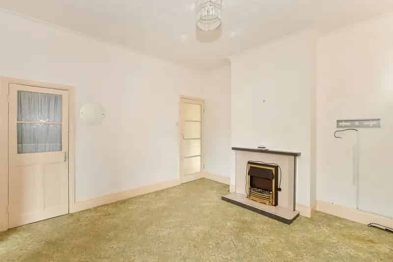 2 Bedroom Detached House For Sale