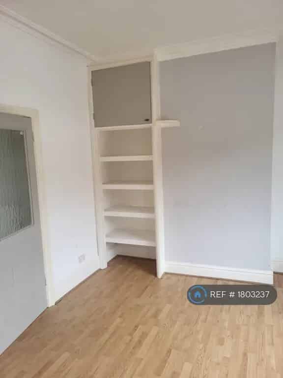 1 Bedroom Flat Excellent Transport Links