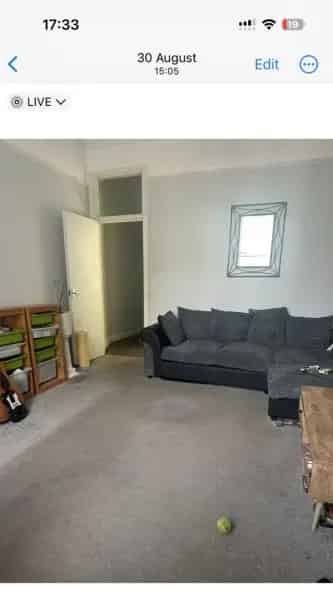 Beautiful 2 Bed Street Property with Private Gardens