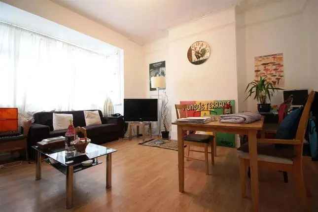 Terraced House to Rent in London E8