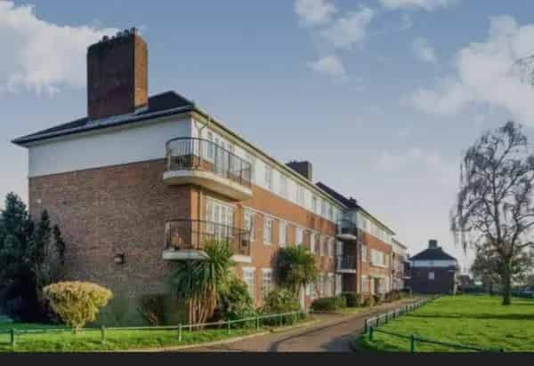 3 Bedroom House Near Oakwood Station