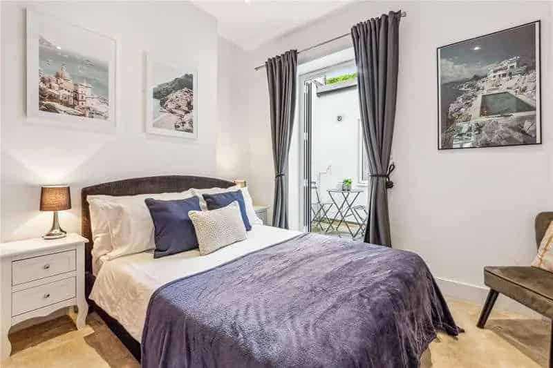 2 Bed Flat for Sale near Clapham Junction