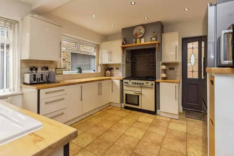 4 Bedroom Detached House For Sale West Yorkshire WF15