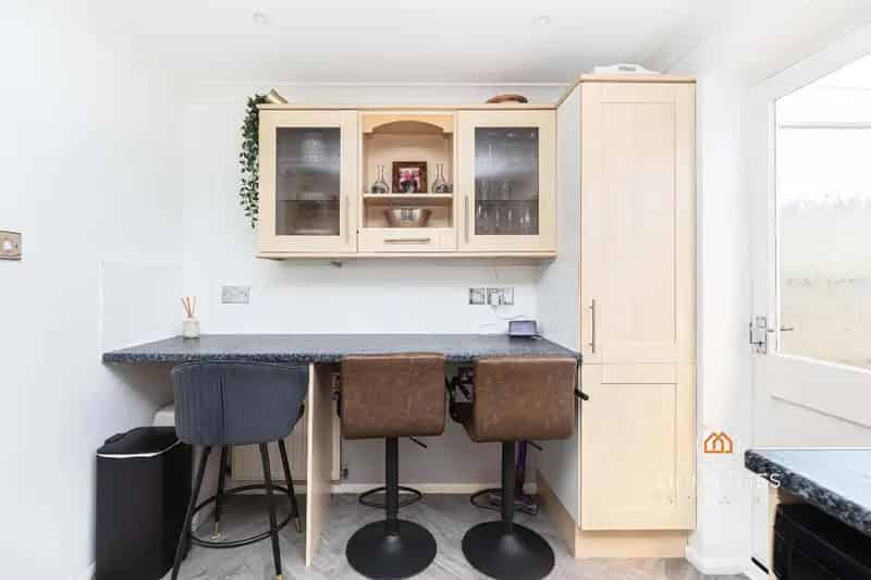 2 bed house for sale