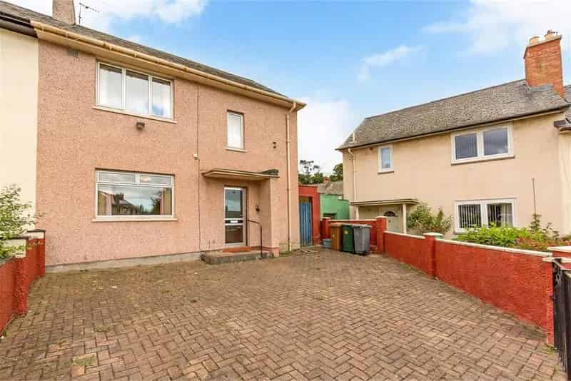 3 Bed Semi-Detached House with 2 Reception Rooms Near Edinburgh